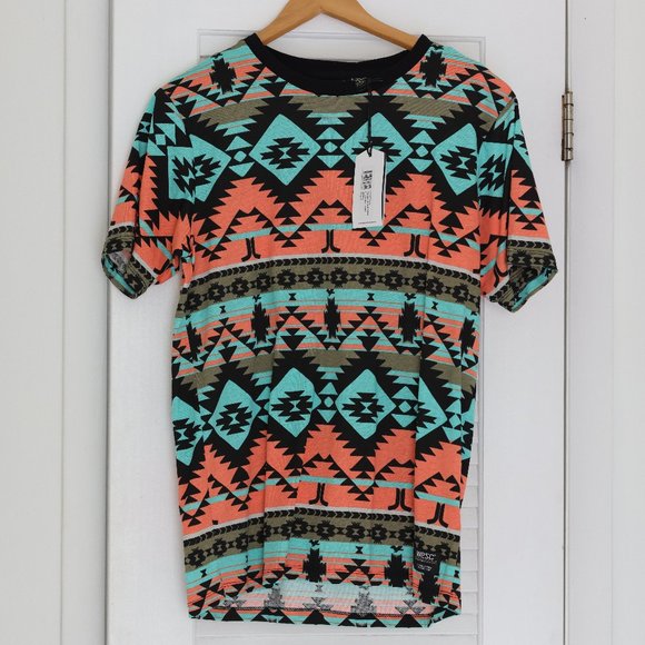NWT Unisex Max Blanket AOP Short Sleeve Shirt - Picture 1 of 4